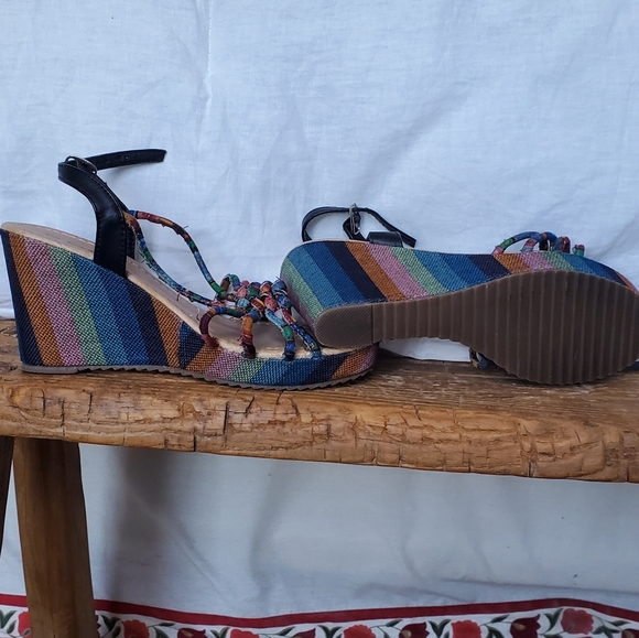 Vintage style platform strap sandals - Picture 3 of 8